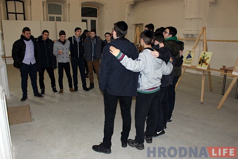 "Прыехаць і памаліцца - гэта цуд". Англійскія школьнікі наведалі Гродна і ўшанавалі памяць мясцовых яўрэяў "Прыехаць і памаліцца - гэта цуд". Англійскія школьнікі наведалі Гродна і ўшанавалі памяць мясцовых яўрэяў