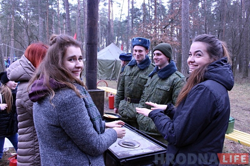Фотарэпартаж: У Пышках адзначылі масленіцу масавымі гуляннямі Фотарэпартаж: У Пышках адзначылі масленіцу масавымі гуляннямі