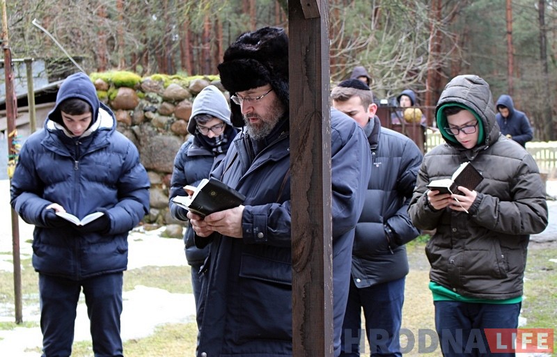 "Прыехаць і памаліцца - гэта цуд". Англійскія школьнікі наведалі Гродна і ўшанавалі памяць мясцовых яўрэяў "Прыехаць і памаліцца - гэта цуд". Англійскія школьнікі наведалі Гродна і ўшанавалі памяць мясцовых яўрэяў