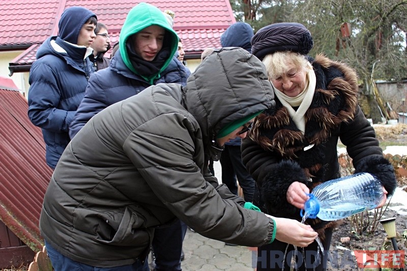 "Прыехаць і памаліцца - гэта цуд". Англійскія школьнікі наведалі Гродна і ўшанавалі памяць мясцовых яўрэяў "Прыехаць і памаліцца - гэта цуд". Англійскія школьнікі наведалі Гродна і ўшанавалі памяць мясцовых яўрэяў
