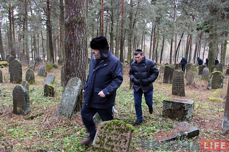 "Прыехаць і памаліцца - гэта цуд". Англійскія школьнікі наведалі Гродна і ўшанавалі памяць мясцовых яўрэяў "Прыехаць і памаліцца - гэта цуд". Англійскія школьнікі наведалі Гродна і ўшанавалі памяць мясцовых яўрэяў