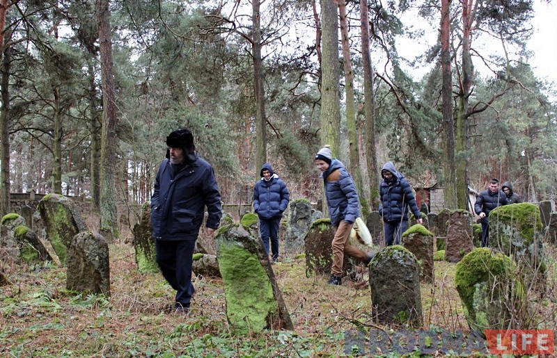 "Прыехаць і памаліцца - гэта цуд". Англійскія школьнікі наведалі Гродна і ўшанавалі памяць мясцовых яўрэяў "Прыехаць і памаліцца - гэта цуд". Англійскія школьнікі наведалі Гродна і ўшанавалі памяць мясцовых яўрэяў