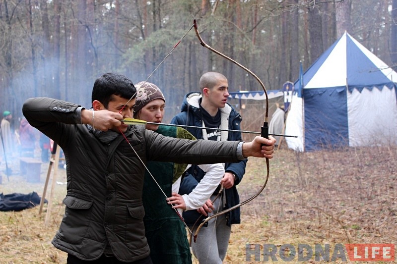 Фотарэпартаж: У Пышках адзначылі масленіцу масавымі гуляннямі Фотарэпартаж: У Пышках адзначылі масленіцу масавымі гуляннямі