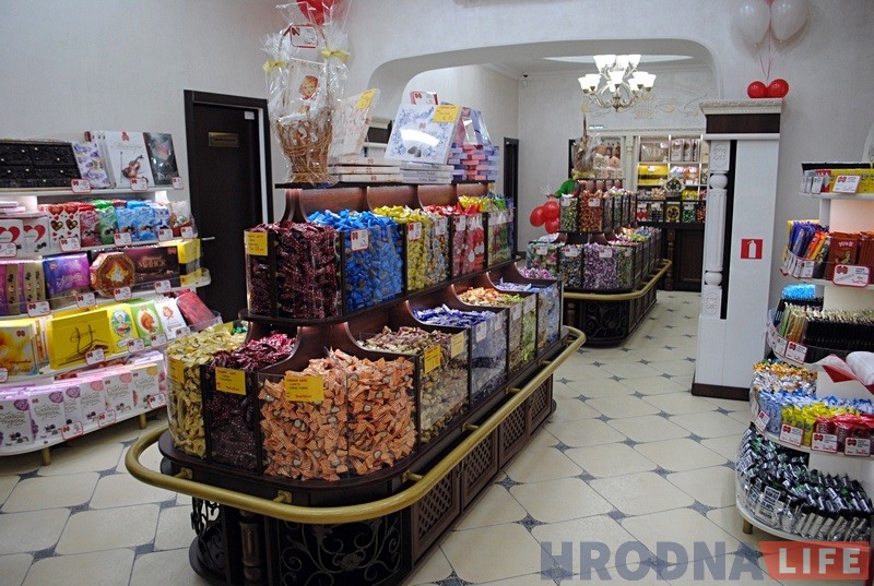 У цэнтры Гродна адкрылася фірмовая крама і шакаладны бар "Камунарка" У цэнтры Гродна адкрылася фірмовая крама і шакаладны бар "Камунарка"