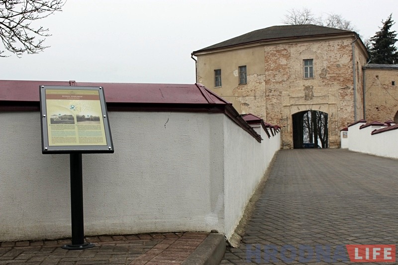 У гродзенскім старым горадзе пачалі ўсталёўваць інфармацыйныя табліцы пра гісторыю вуліц і аб'ектаў У гродзенскім старым горадзе пачалі ўсталёўваць інфармацыйныя табліцы пра гісторыю вуліц і аб'ектаў