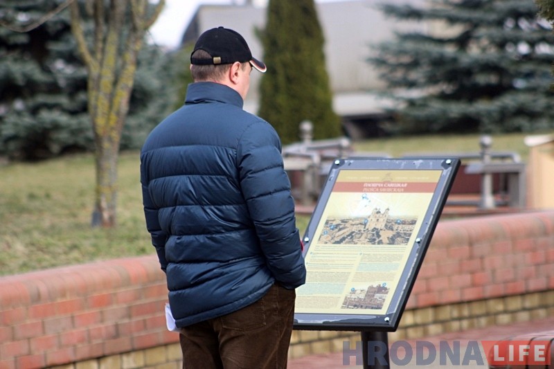 У гродзенскім старым горадзе пачалі ўсталёўваць інфармацыйныя табліцы пра гісторыю вуліц і аб'ектаў У гродзенскім старым горадзе пачалі ўсталёўваць інфармацыйныя табліцы пра гісторыю вуліц і аб'ектаў