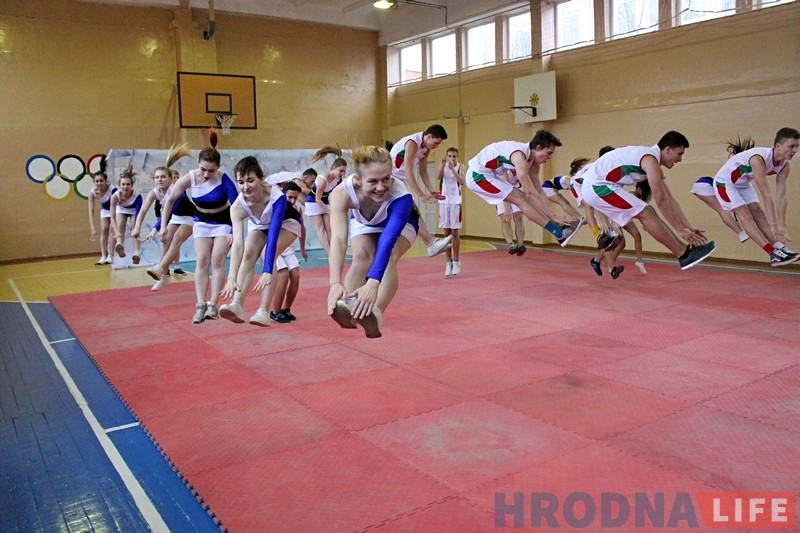 Фотарэпартаж: У Гродне прайшлі спаборніцтвы юных чырлiдараў Фотарэпартаж: У Гродне прайшлі спаборніцтвы юных чырлiдараў