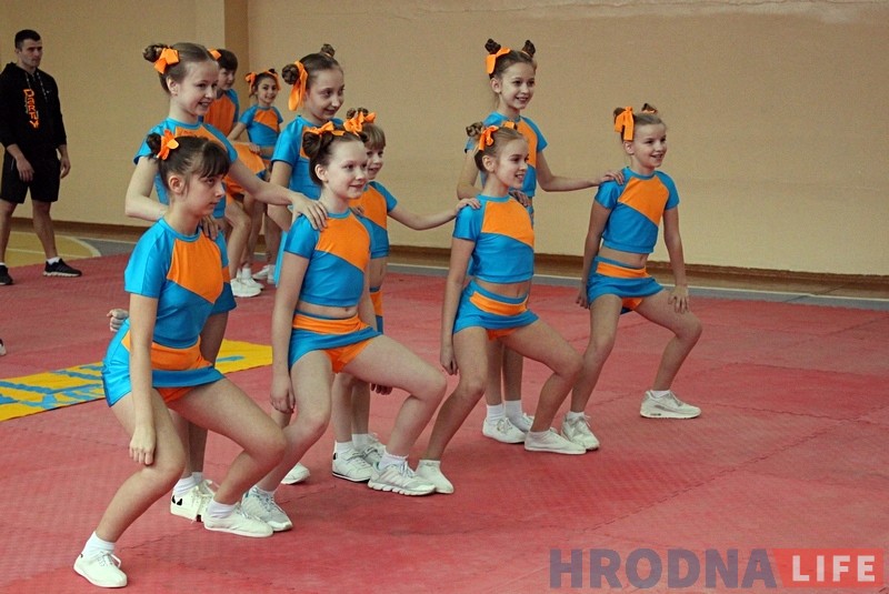Фотарэпартаж: У Гродне прайшлі спаборніцтвы юных чырлiдараў Фотарэпартаж: У Гродне прайшлі спаборніцтвы юных чырлiдараў