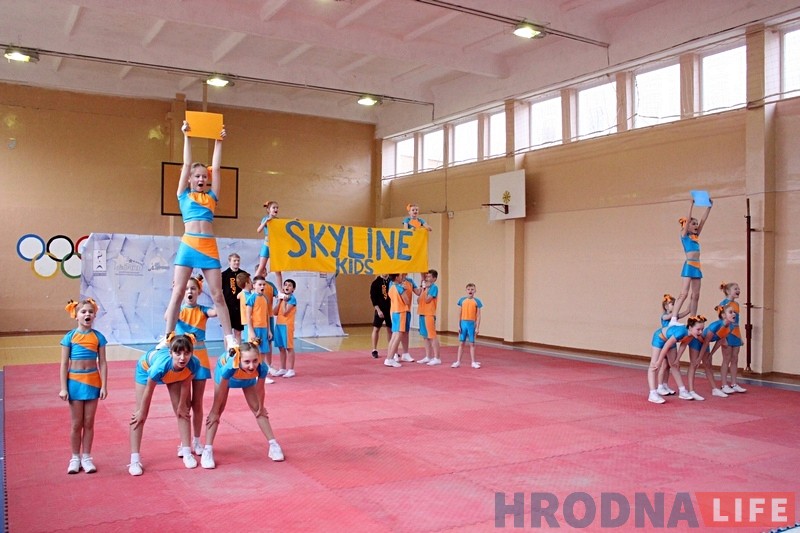 Фотарэпартаж: У Гродне прайшлі спаборніцтвы юных чырлiдараў Фотарэпартаж: У Гродне прайшлі спаборніцтвы юных чырлiдараў