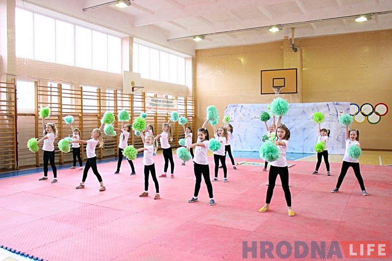 Фотарэпартаж: У Гродне прайшлі спаборніцтвы юных чырлiдараў Фотарэпартаж: У Гродне прайшлі спаборніцтвы юных чырлiдараў