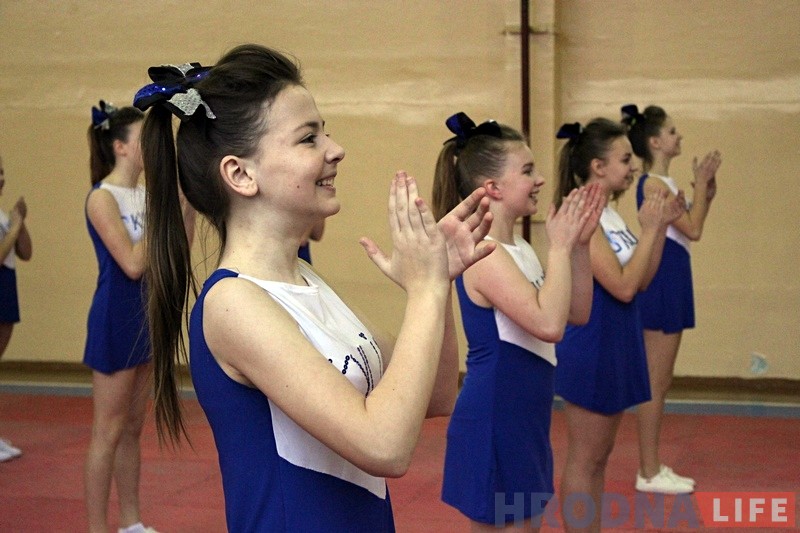 Фотарэпартаж: У Гродне прайшлі спаборніцтвы юных чырлiдараў Фотарэпартаж: У Гродне прайшлі спаборніцтвы юных чырлiдараў