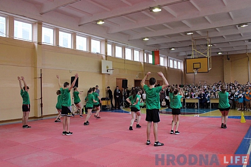 Фотарэпартаж: У Гродне прайшлі спаборніцтвы юных чырлiдараў Фотарэпартаж: У Гродне прайшлі спаборніцтвы юных чырлiдараў