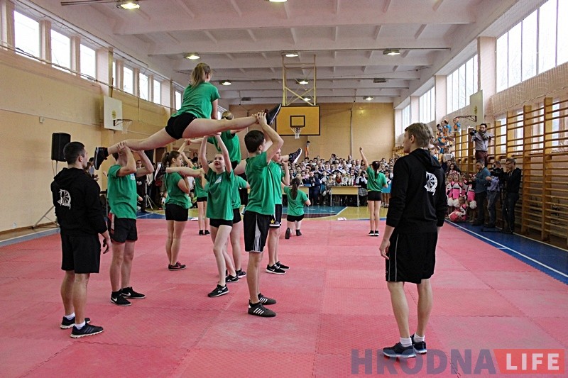Фотарэпартаж: У Гродне прайшлі спаборніцтвы юных чырлiдараў Фотарэпартаж: У Гродне прайшлі спаборніцтвы юных чырлiдараў