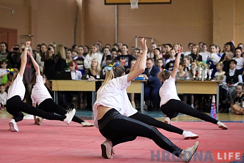 Фотарэпартаж: У Гродне прайшлі спаборніцтвы юных чырлiдараў Фотарэпартаж: У Гродне прайшлі спаборніцтвы юных чырлiдараў