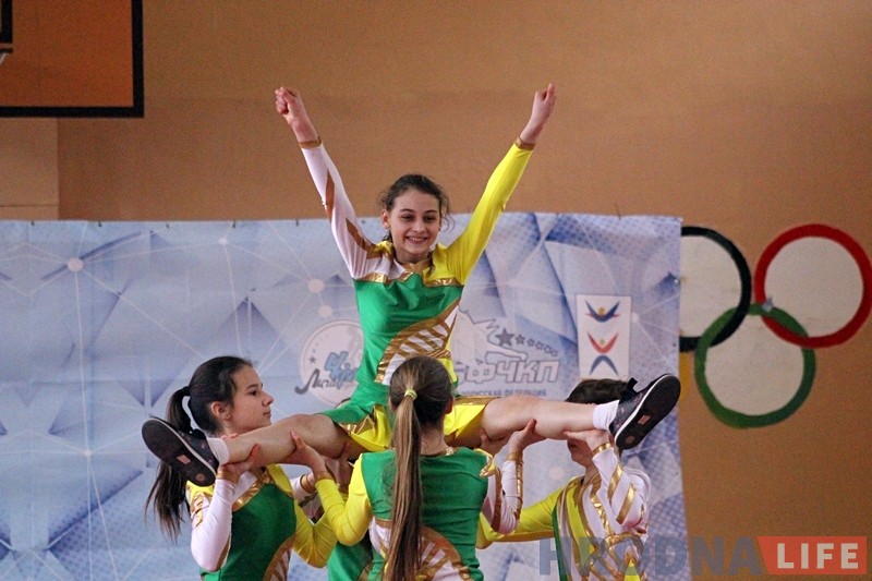 Фотарэпартаж: У Гродне прайшлі спаборніцтвы юных чырлiдараў Фотарэпартаж: У Гродне прайшлі спаборніцтвы юных чырлiдараў