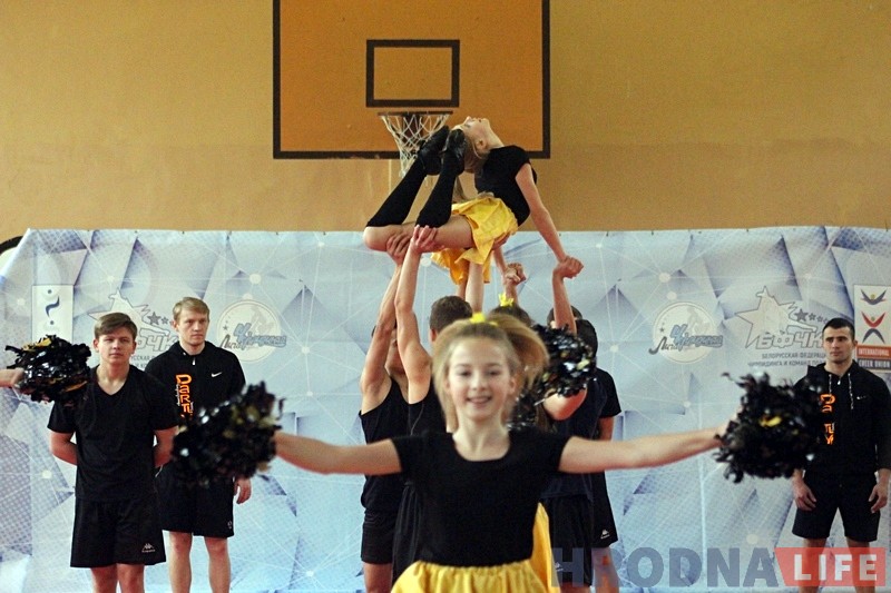 Фотарэпартаж: У Гродне прайшлі спаборніцтвы юных чырлiдараў Фотарэпартаж: У Гродне прайшлі спаборніцтвы юных чырлiдараў