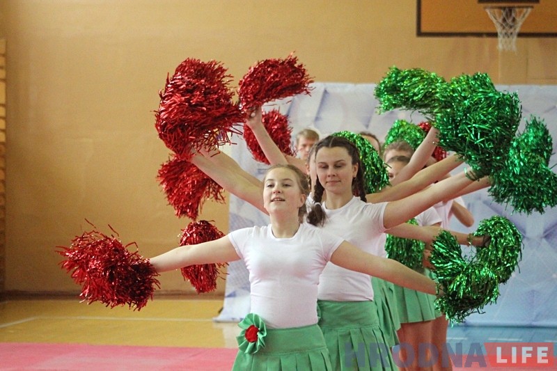 Фотарэпартаж: У Гродне прайшлі спаборніцтвы юных чырлiдараў Фотарэпартаж: У Гродне прайшлі спаборніцтвы юных чырлiдараў