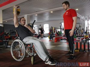 "Здавалася, гэта кропка, але ў адзін момант усё змянілася". Гродзенец пасля цяжкіх траўмаў збіраецца зноў хадзіць "Здавалася, гэта кропка, але ў адзін момант усё змянілася". Гродзенец пасля цяжкіх траўмаў збіраецца зноў хадзіць