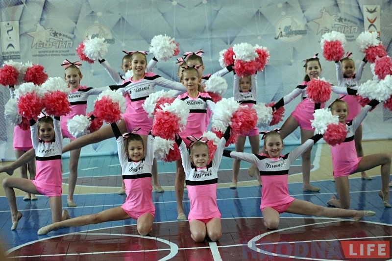 Фотарэпартаж: У Гродне прайшлі спаборніцтвы юных чырлiдараў Фотарэпартаж: У Гродне прайшлі спаборніцтвы юных чырлiдараў