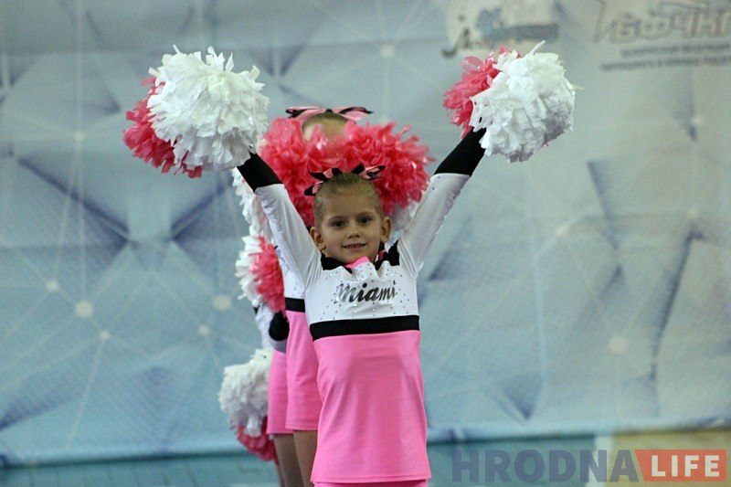 Фотарэпартаж: У Гродне прайшлі спаборніцтвы юных чырлiдараў Фотарэпартаж: У Гродне прайшлі спаборніцтвы юных чырлiдараў