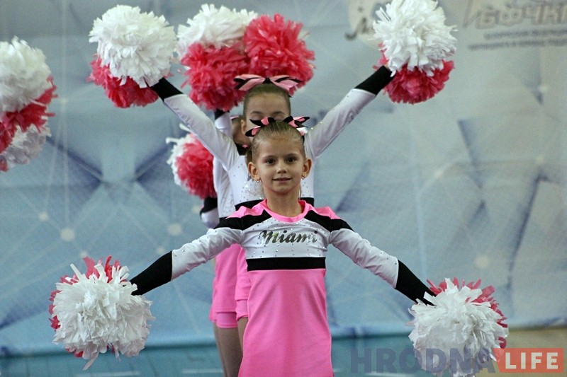 Фотарэпартаж: У Гродне прайшлі спаборніцтвы юных чырлiдараў Фотарэпартаж: У Гродне прайшлі спаборніцтвы юных чырлiдараў