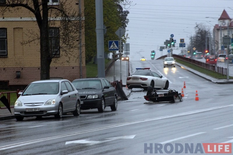 У цэнтры Гродна разбіўся Maserati У цэнтры Гродна разбіўся Maserati
