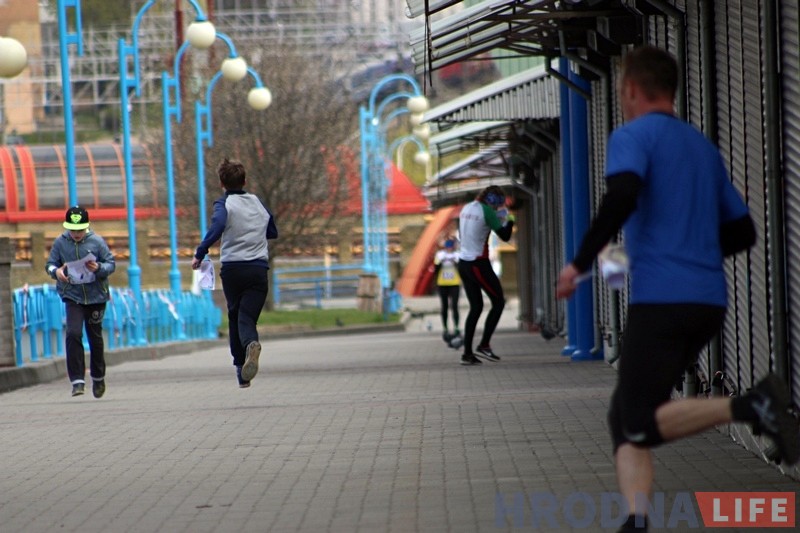 "Адкрыты Кубак Гродна - 2017" па спартовым арыентаванні праходзіць у горадзе і ваколіцах нягледзячы на кепскае надвор'е "Адкрыты Кубак Гродна - 2017" па спартовым арыентаванні праходзіць у горадзе і ваколіцах нягледзячы на кепскае надвор'е