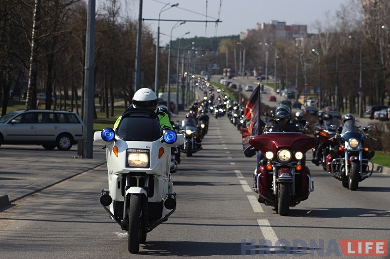 "Каб адкаталі ўвесь сезон у задавальненне". Сотні байкераў адкрылі новы мотасезон у Гродне "Каб адкаталі ўвесь сезон у задавальненне". Сотні байкераў адкрылі новы мотасезон у Гродне