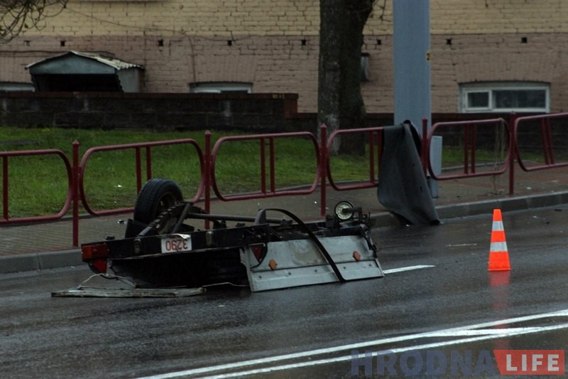 У цэнтры Гродна разбіўся Maserati У цэнтры Гродна разбіўся Maserati