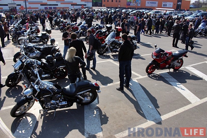 "Каб адкаталі ўвесь сезон у задавальненне". Сотні байкераў адкрылі новы мотасезон у Гродне "Каб адкаталі ўвесь сезон у задавальненне". Сотні байкераў адкрылі новы мотасезон у Гродне