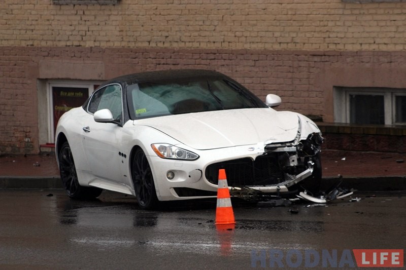 У цэнтры Гродна разбіўся Maserati У цэнтры Гродна разбіўся Maserati