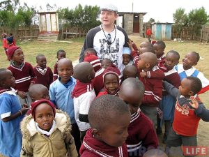 "Трэба ехаць, трэба дапамагаць". Гродзенец вярнуўся з місіянерскай паездкі ў Кенію і збіраецца туды зноў "Трэба ехаць, трэба дапамагаць". Гродзенец вярнуўся з місіянерскай паездкі ў Кенію і збіраецца туды зноў