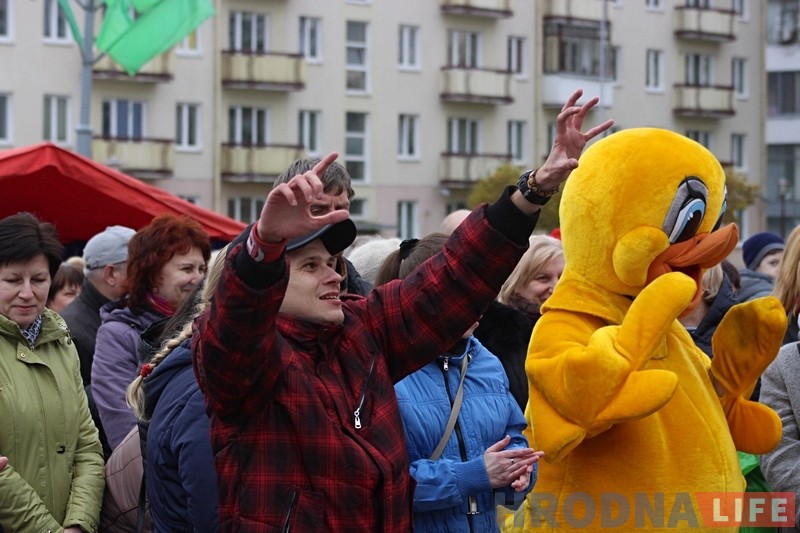 Аляксандр Саладуха на Савецкай плошчы адкрыў буйную выставу-кірмаш "КРЯК" Аляксандр Саладуха на Савецкай плошчы адкрыў буйную выставу-кірмаш "КРЯК"
