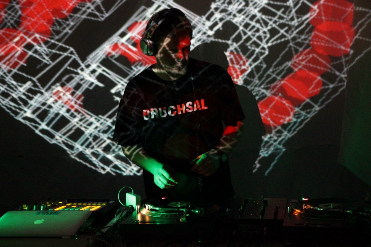 “Хочаш рабіць рэйв? Бяры анучу і прыбірай!” Дыджэі гродзенскага “Аб’екта” пра чарговую вечарыну