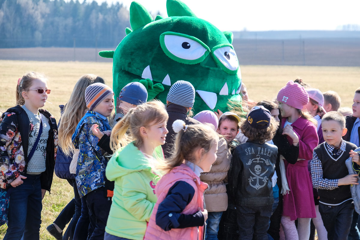 Бонсцікі заінтрыгавалі беларускіх дзяцей і адляцелі з Беларусі Бонсцікі заінтрыгавалі беларускіх дзяцей і адляцелі з Беларусі