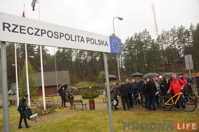 Па вадзе, на ровары і пешшу. Перайсці мяжу на Аўгустоўскім канале стала прасцей