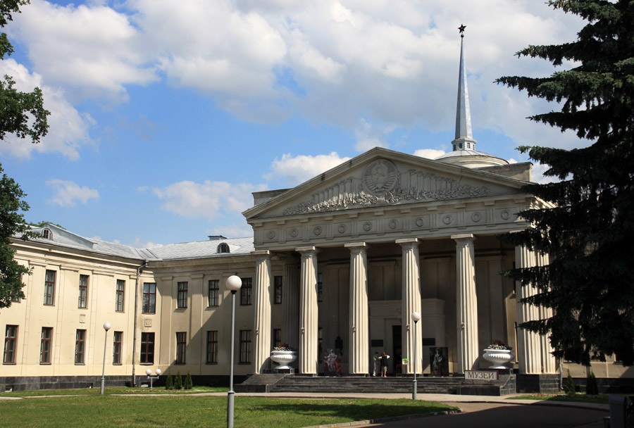 Чуткі: Стары замак пераедзе ў Новы, а бібліятэка Карскага ў Нацбанк