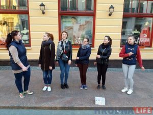 "Гэтая вуліца не чула такіх песень". Дзяўчаты з Каледжа мастацтваў папулярызуюць на Савецкай беларускую мову і культуру