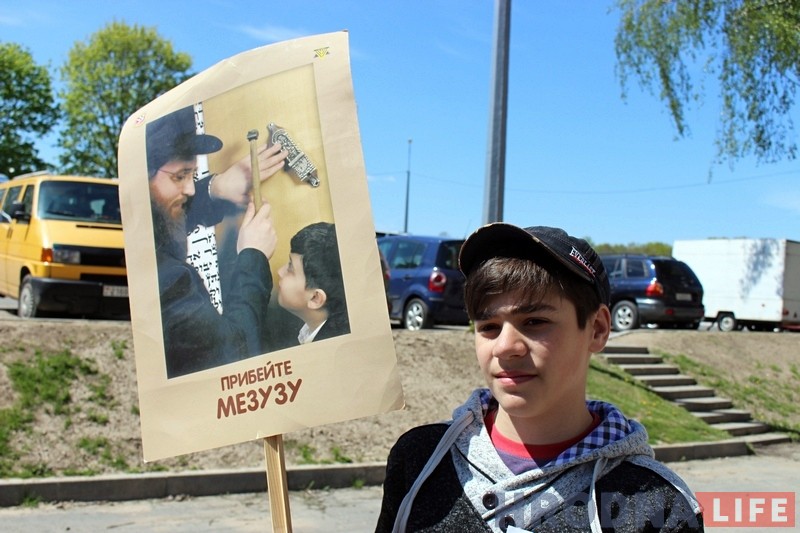 Дзіцячы парад, святочны стол і вогнішча: гродзенскія яўрэі каля сiнагогi адзначылi Лаг ба-Омер Дзіцячы парад, святочны стол і вогнішча: гродзенскія яўрэі каля сiнагогi адзначылi Лаг ба-Омер