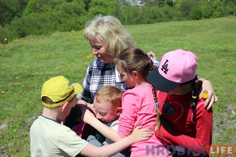 Дзіцячы парад, святочны стол і вогнішча: гродзенскія яўрэі каля сiнагогi адзначылi Лаг ба-Омер Дзіцячы парад, святочны стол і вогнішча: гродзенскія яўрэі каля сiнагогi адзначылi Лаг ба-Омер