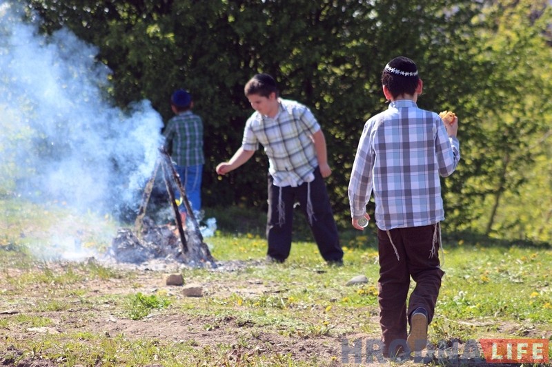 Дзіцячы парад, святочны стол і вогнішча: гродзенскія яўрэі каля сiнагогi адзначылi Лаг ба-Омер Дзіцячы парад, святочны стол і вогнішча: гродзенскія яўрэі каля сiнагогi адзначылi Лаг ба-Омер