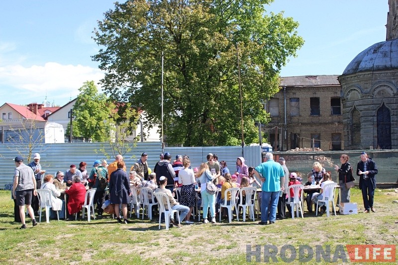 Дзіцячы парад, святочны стол і вогнішча: гродзенскія яўрэі каля сiнагогi адзначылi Лаг ба-Омер Дзіцячы парад, святочны стол і вогнішча: гродзенскія яўрэі каля сiнагогi адзначылi Лаг ба-Омер