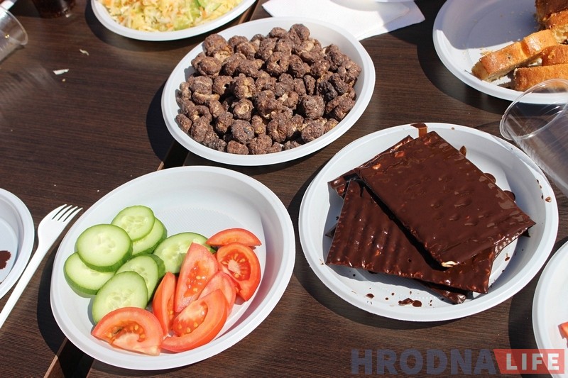 Дзіцячы парад, святочны стол і вогнішча: гродзенскія яўрэі каля сiнагогi адзначылi Лаг ба-Омер Дзіцячы парад, святочны стол і вогнішча: гродзенскія яўрэі каля сiнагогi адзначылi Лаг ба-Омер