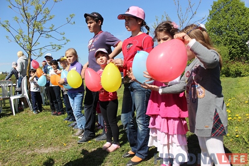Дзіцячы парад, святочны стол і вогнішча: гродзенскія яўрэі каля сiнагогi адзначылi Лаг ба-Омер Дзіцячы парад, святочны стол і вогнішча: гродзенскія яўрэі каля сiнагогi адзначылi Лаг ба-Омер