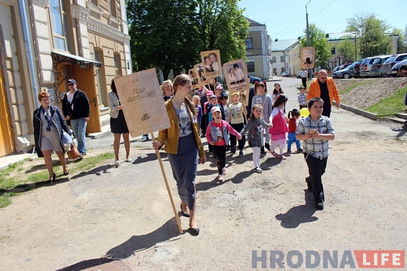 Дзіцячы парад, святочны стол і вогнішча: гродзенскія яўрэі каля сiнагогi адзначылi Лаг ба-Омер Дзіцячы парад, святочны стол і вогнішча: гродзенскія яўрэі каля сiнагогi адзначылi Лаг ба-Омер