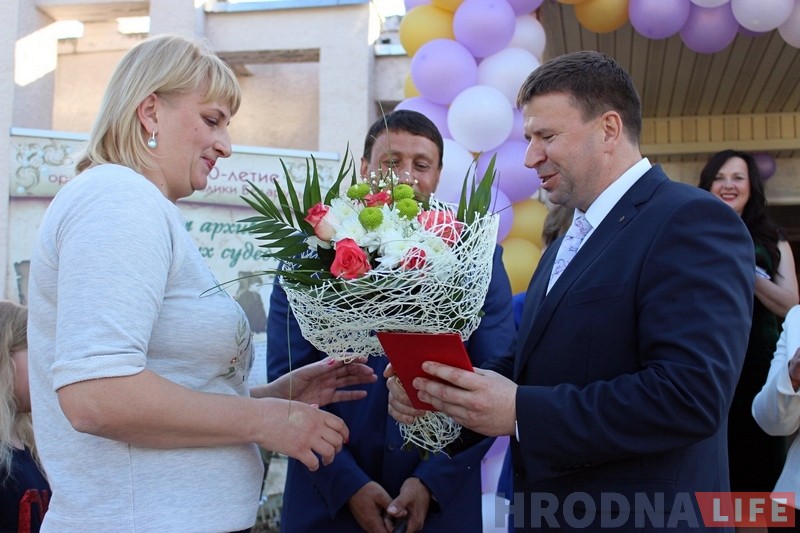 Паказ мод, уручэнне ордэнаў маці і рэгістрацыя дзіцяці Івана Ціхана: у Гродне адзначылі стогадовы юбілей ЗАГСаў Паказ мод, уручэнне ордэнаў маці і рэгістрацыя дзіцяці Івана Ціхана: у Гродне адзначылі стогадовы юбілей ЗАГСаў