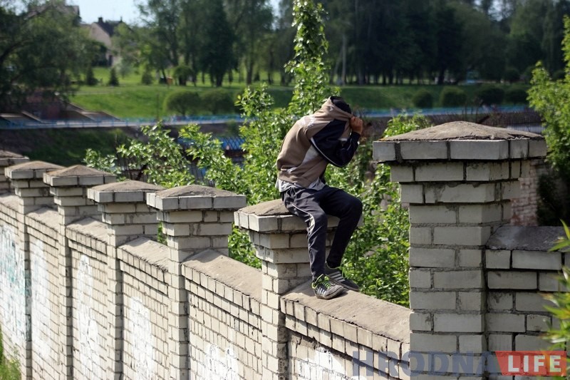 Пасля пажару гродзенскі піўзавод далей без аховы: там зноў бадзяюцца падлеткі