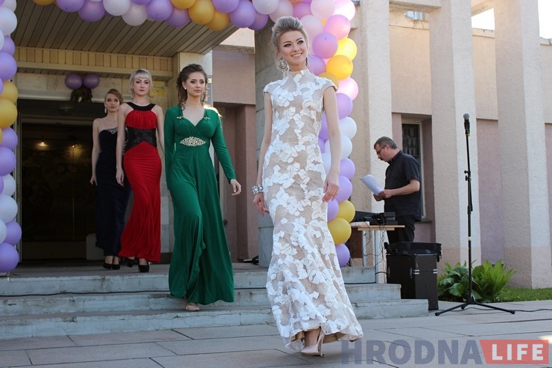 Паказ мод, уручэнне ордэнаў маці і рэгістрацыя дзіцяці Івана Ціхана: у Гродне адзначылі стогадовы юбілей ЗАГСаў Паказ мод, уручэнне ордэнаў маці і рэгістрацыя дзіцяці Івана Ціхана: у Гродне адзначылі стогадовы юбілей ЗАГСаў