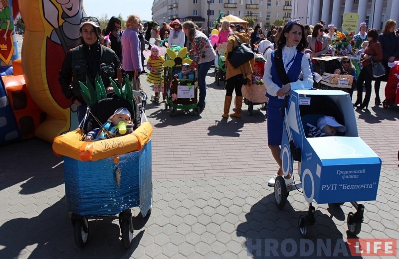 Ад Майдадыра да піратаў: у Гродне прайшоў трэці парад дзіцячых вазкоў Ад Майдадыра да піратаў: у Гродне прайшоў трэці парад дзіцячых вазкоў