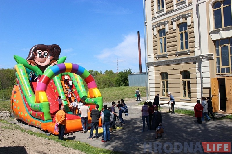 Дзіцячы парад, святочны стол і вогнішча: гродзенскія яўрэі каля сiнагогi адзначылi Лаг ба-Омер Дзіцячы парад, святочны стол і вогнішча: гродзенскія яўрэі каля сiнагогi адзначылi Лаг ба-Омер